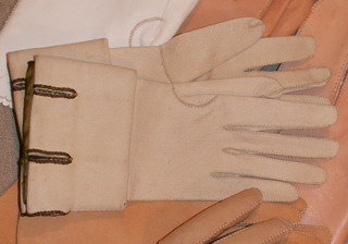 Dearskin gloves with silk lined folded cuffs